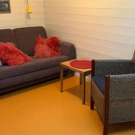 אכסניה Tinebua Basecamp Senja Berg (Troms)