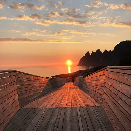 Tinebua Basecamp Senja Vandrerhjem