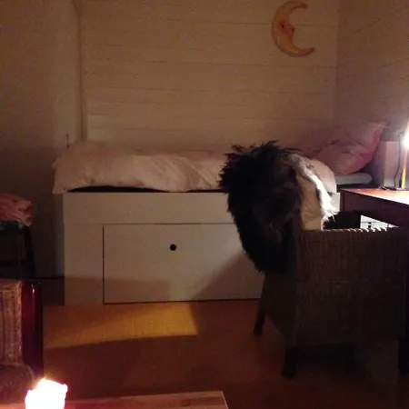 Tinebua Basecamp Senja אכסניה Berg (Troms)