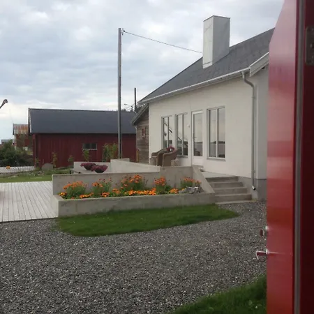 אכסניה Tinebua Basecamp Senja *