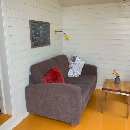 אכסניה Tinebua Basecamp Senja