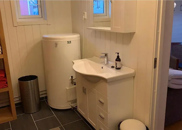 Tinebua Basecamp Senja Hostel