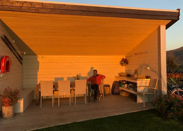 Hostel Tinebua Basecamp Senja Berg (Troms)