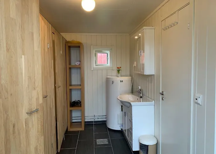 Tinebua Basecamp Senja Hostel