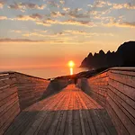 Tinebua Basecamp Senja Хостел